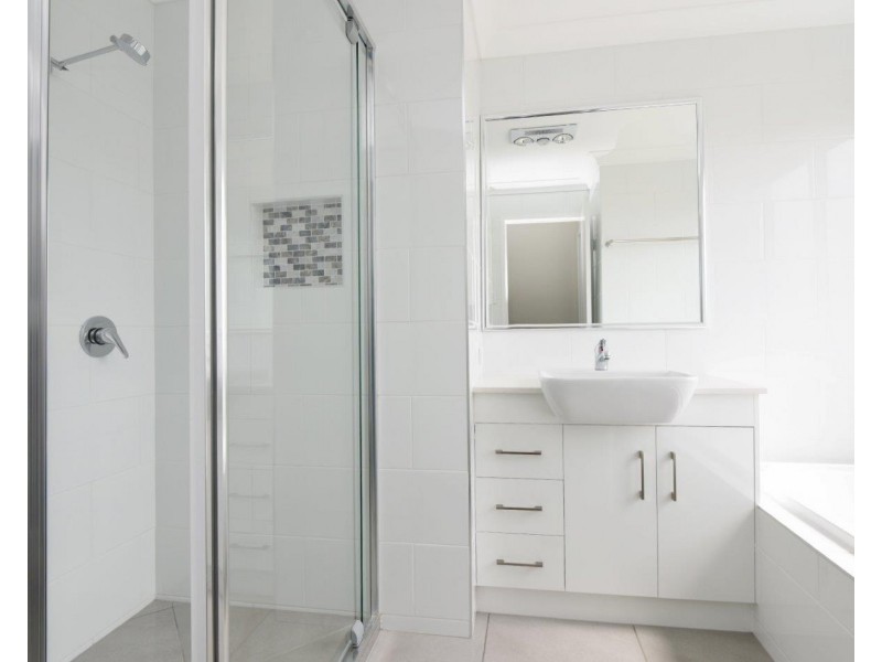Unit 2/12 Kershaw Close, Cranley QLD 4350