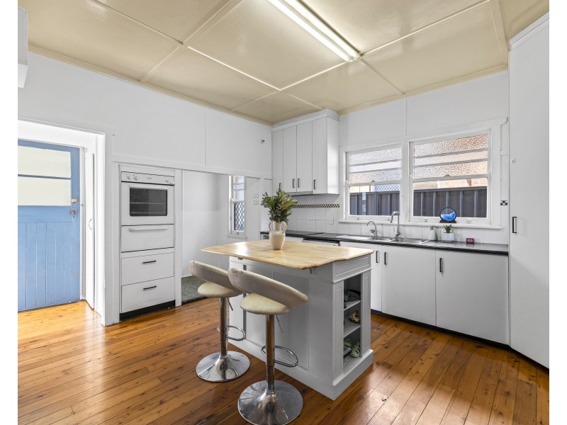 22 Hillview Avenue, Newtown QLD 4350