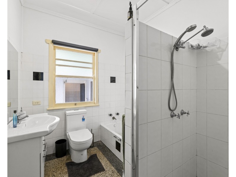 22 Hillview Avenue, Newtown QLD 4350