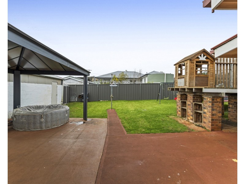 22 Hillview Avenue, Newtown QLD 4350