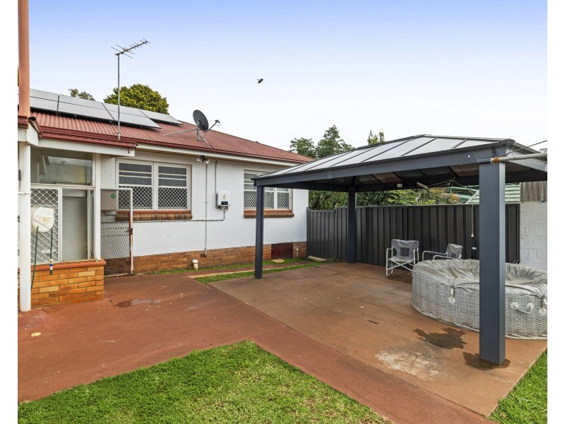 22 Hillview Avenue, Newtown QLD 4350