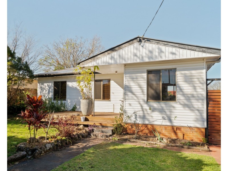 16 Challenor Street, Rockville QLD 4350