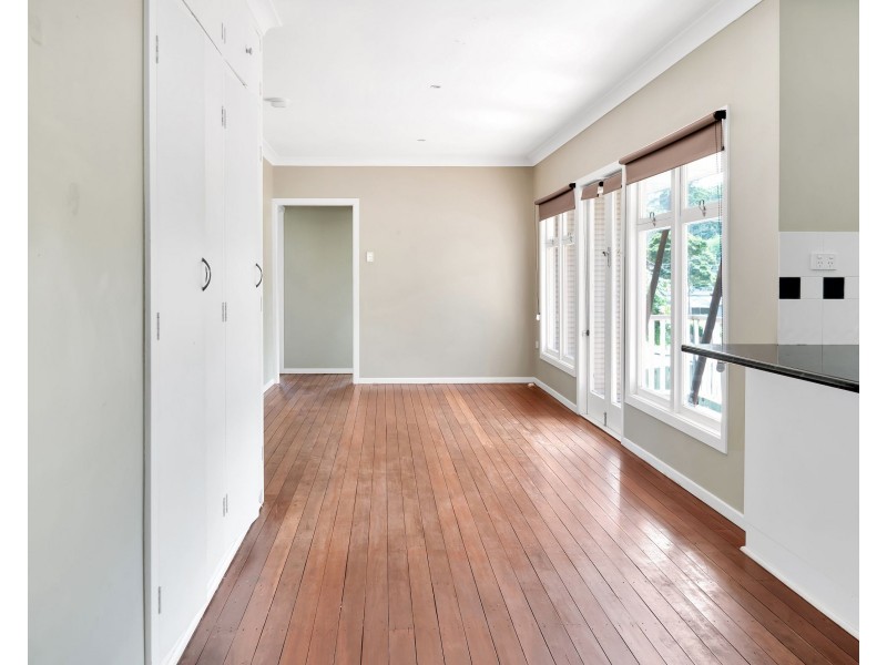 73 Stuart Street, Mount Lofty QLD 4350