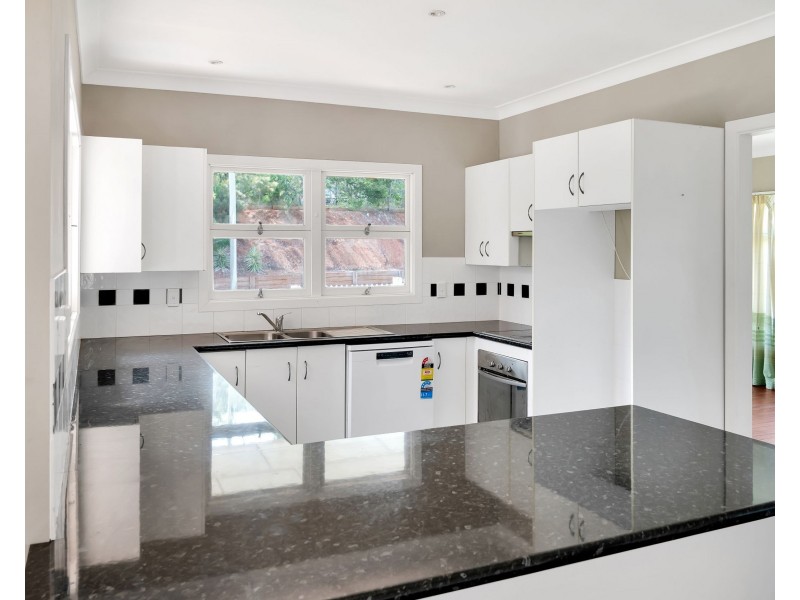 73 Stuart Street, Mount Lofty QLD 4350