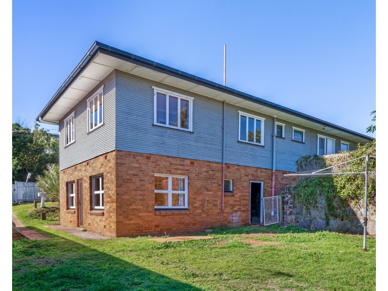 73 Stuart Street, Mount Lofty QLD 4350