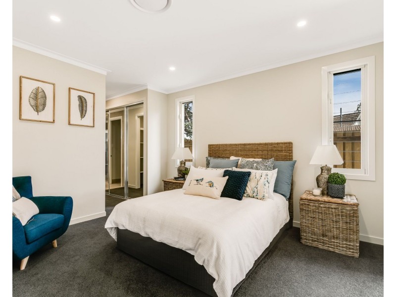 18 Simla Street, Mount Lofty QLD 4350