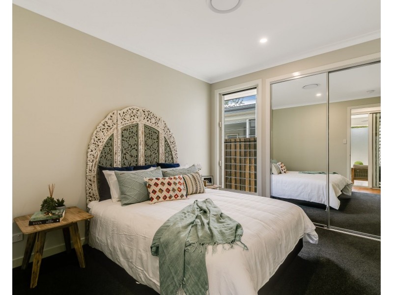 18 Simla Street, Mount Lofty QLD 4350