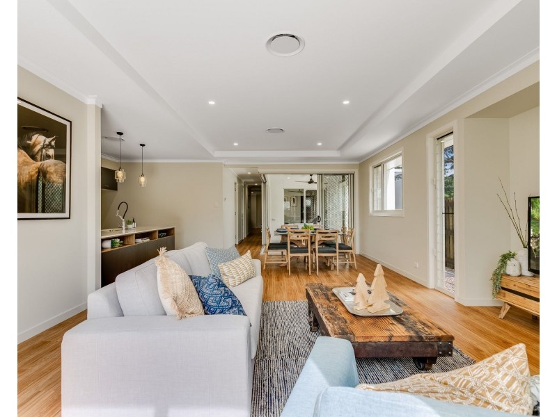 18 Simla Street, Mount Lofty QLD 4350