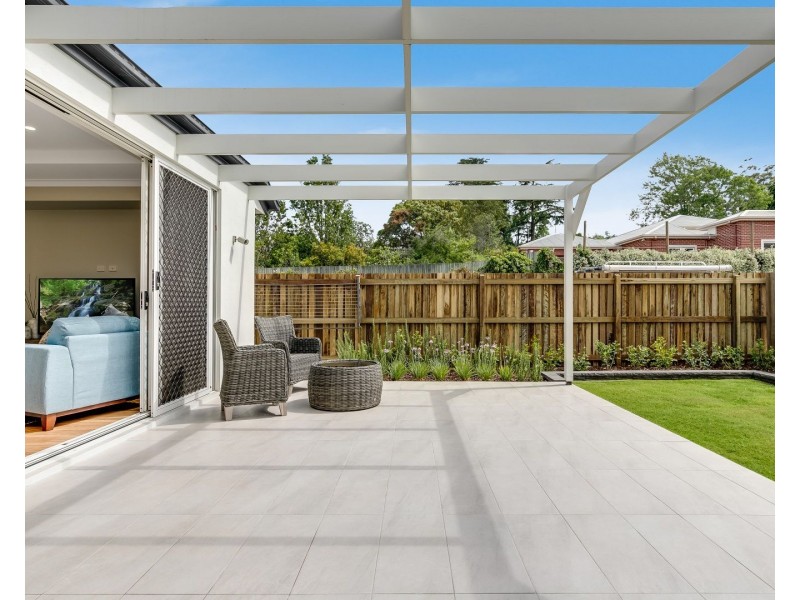 18 Simla Street, Mount Lofty QLD 4350