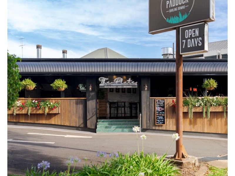 220 Ruthven Street, North Toowoomba QLD 4350
