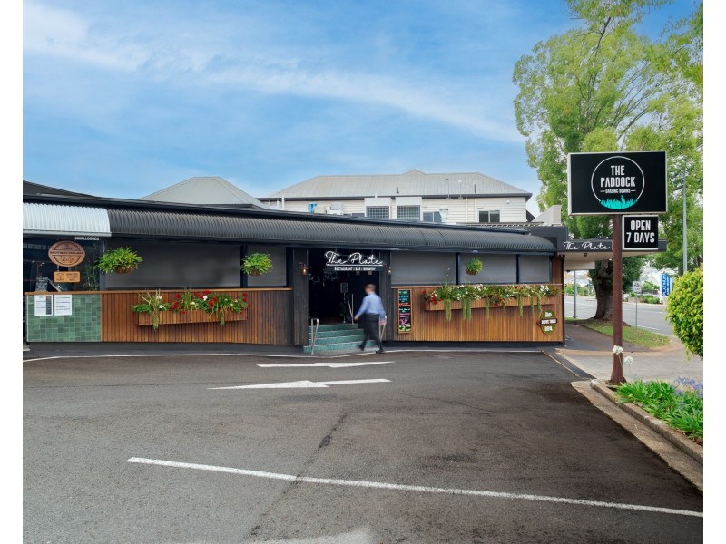 220 Ruthven Street, North Toowoomba QLD 4350