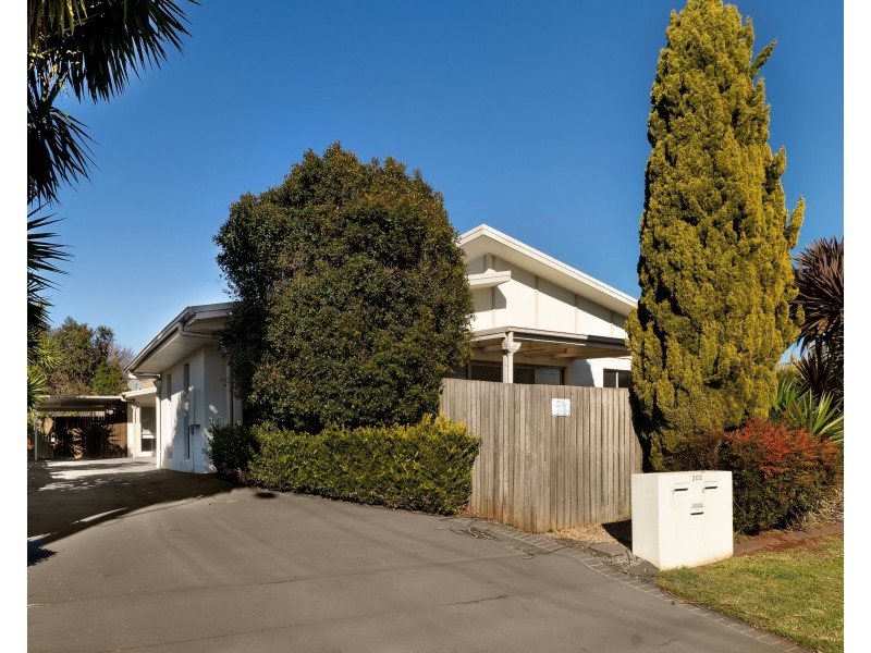 Unit 1/202 Stenner Street, Middle Ridge QLD 4350