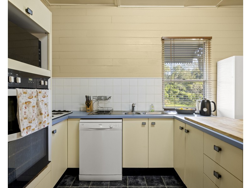 20 Jones Road, Withcott QLD 4352