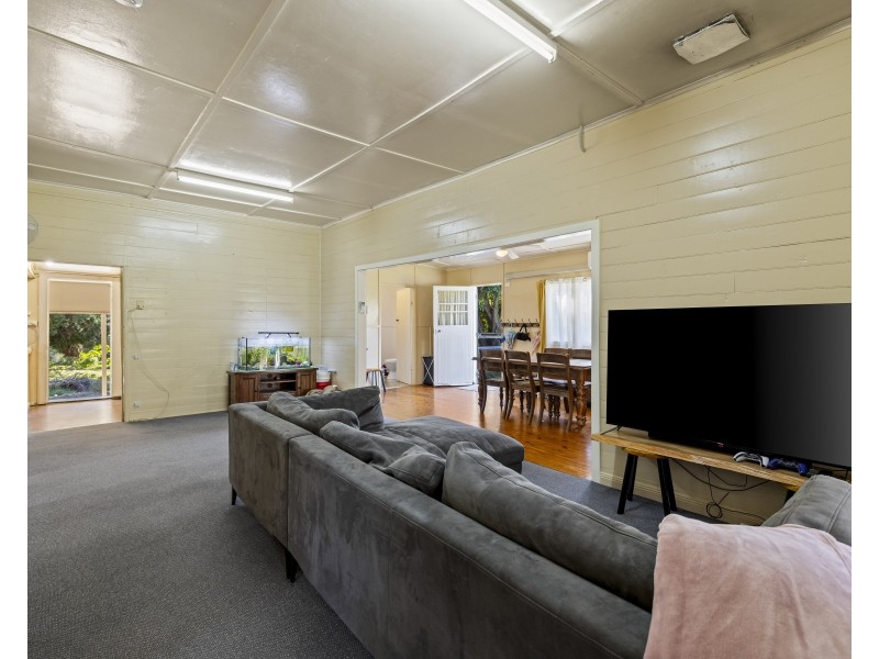 20 Jones Road, Withcott QLD 4352