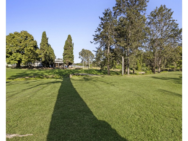 20 Jones Road, Withcott QLD 4352