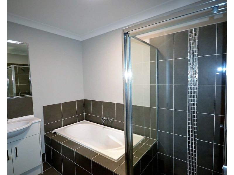 Unit 26A Cardamon Crescent, Glenvale QLD 4350