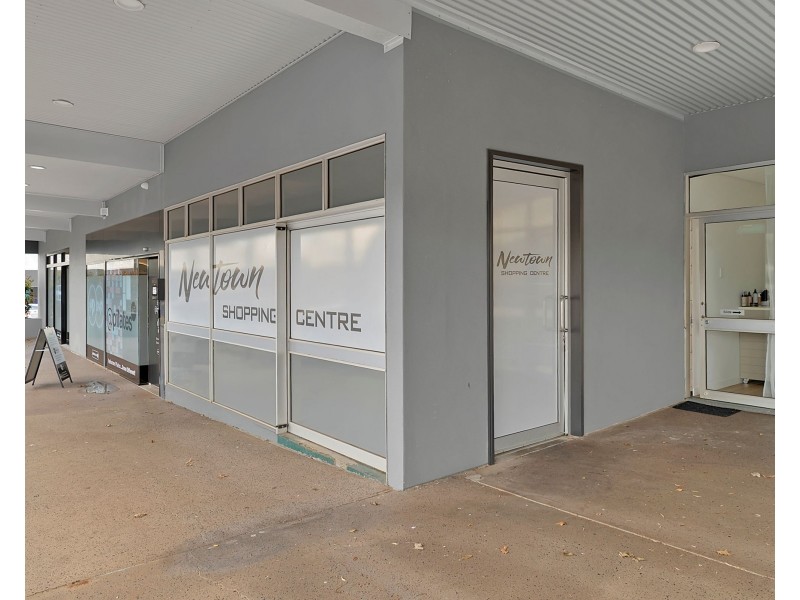 Shop 3/255b  Herries Street, Newtown QLD 4350