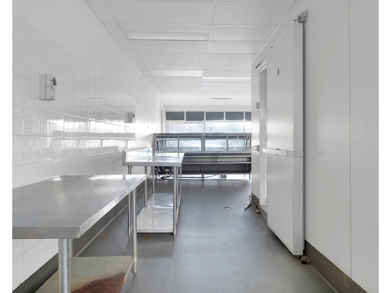 Shop 3/255b  Herries Street, Newtown QLD 4350