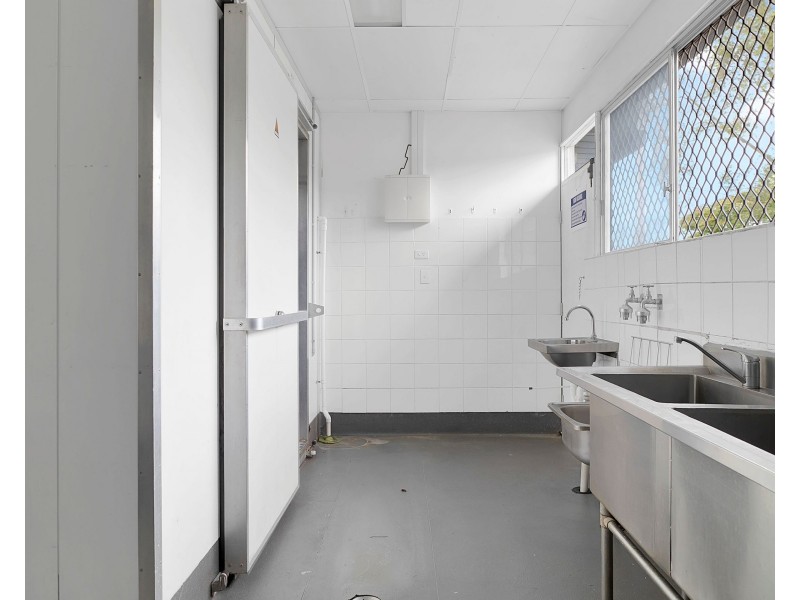 Shop 3/255b  Herries Street, Newtown QLD 4350