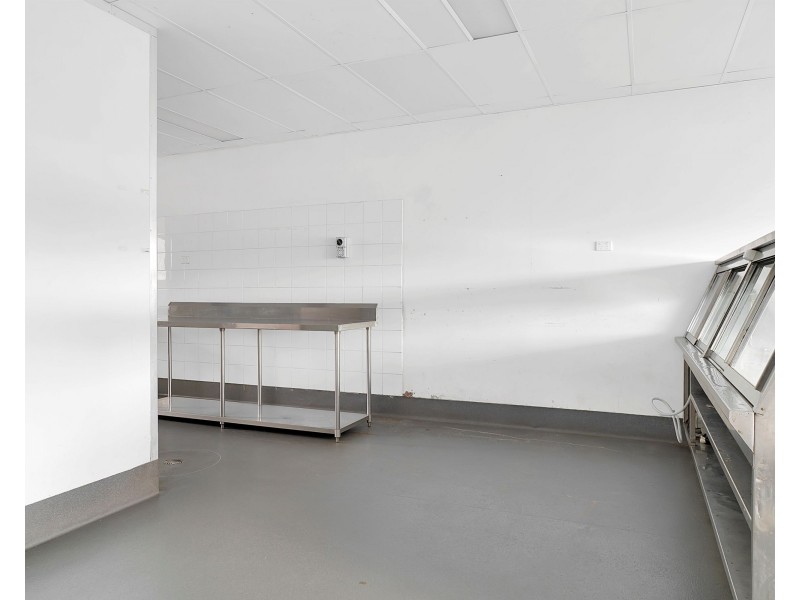 Shop 3/255b  Herries Street, Newtown QLD 4350