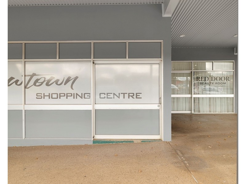 Shop 3/255b  Herries Street, Newtown QLD 4350