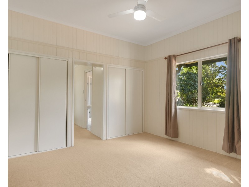 12 Stuart Street, Mount Lofty QLD 4350