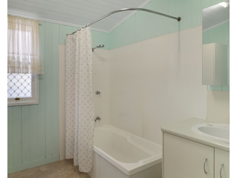 16 Ethel Street, Newtown QLD 4350