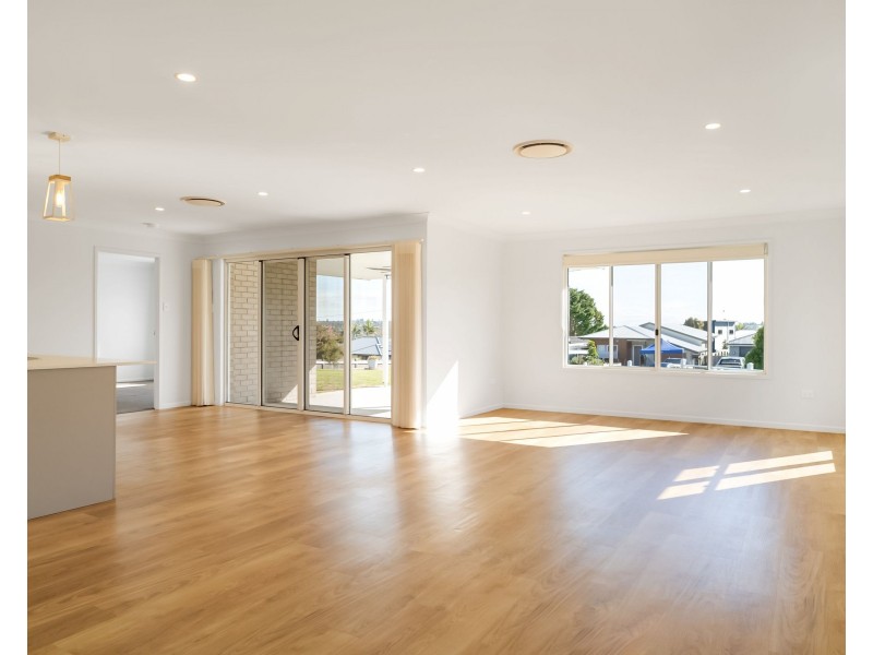 8 Ashgrove Terrace, Harlaxton QLD 4350