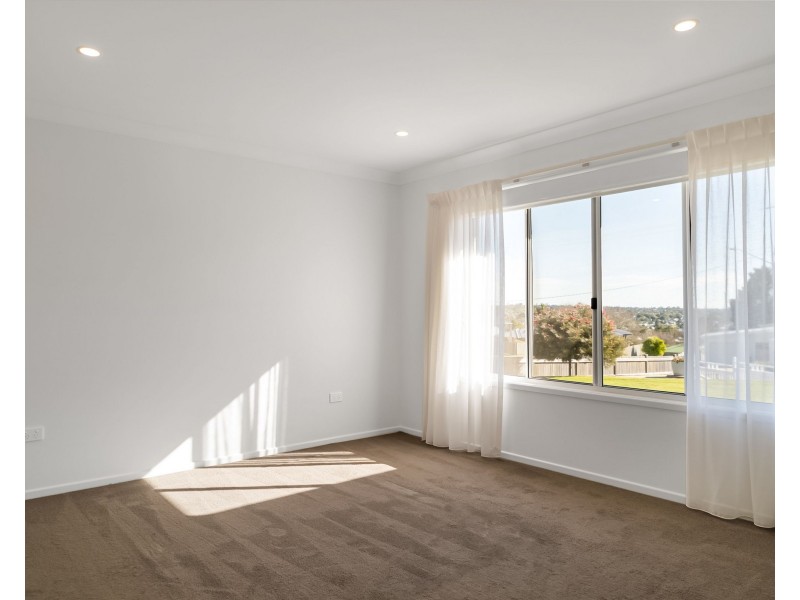 8 Ashgrove Terrace, Harlaxton QLD 4350