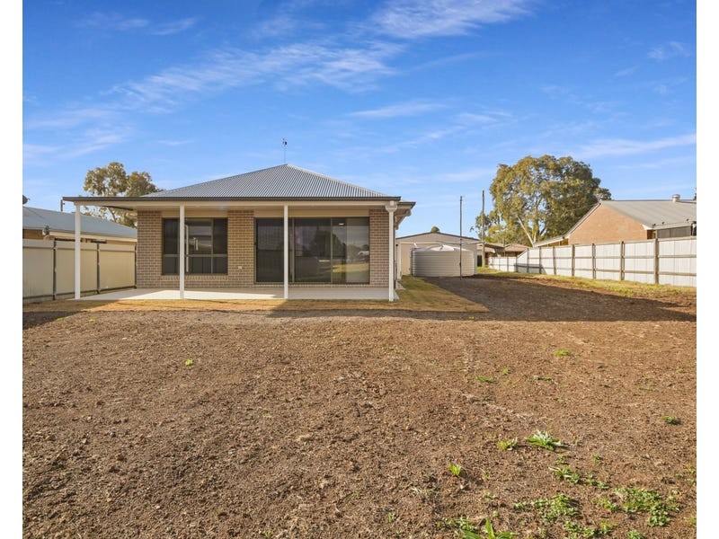 15 Gore Street, Cambooya QLD 4358
