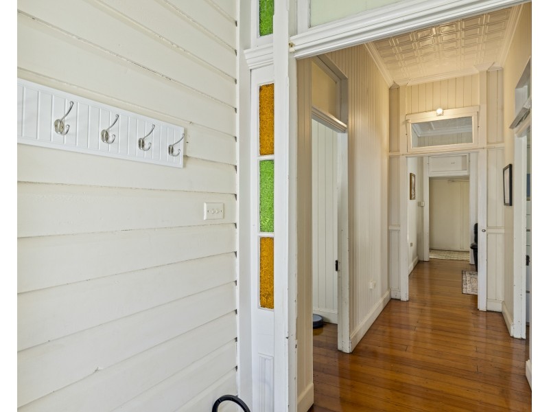 71 Alford Street, Mount Lofty QLD 4350