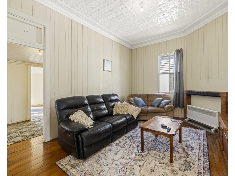 71 Alford Street, Mount Lofty QLD 4350