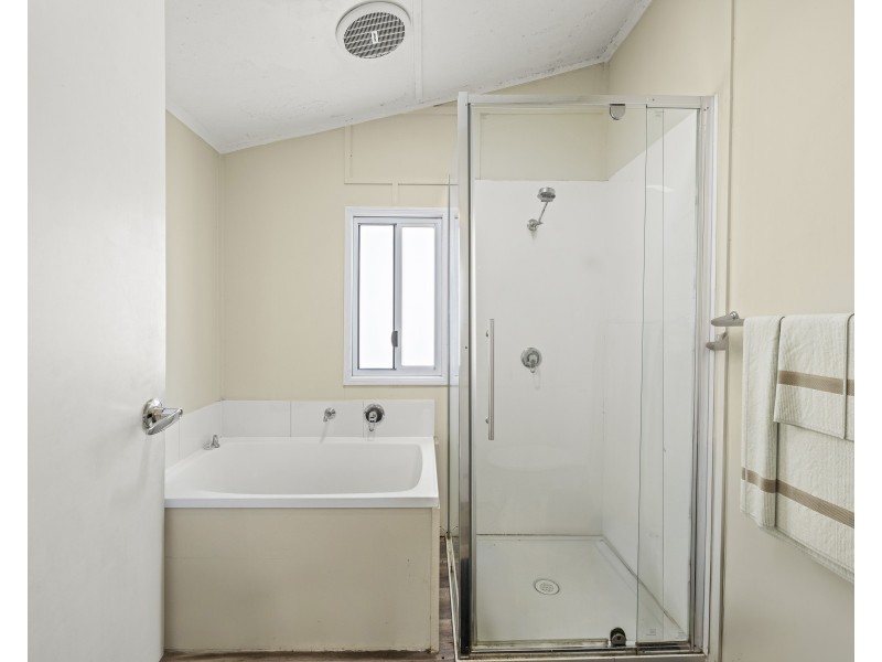 71 Alford Street, Mount Lofty QLD 4350