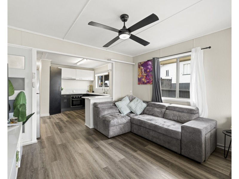 15 Stradbroke Street, Rockville QLD 4350