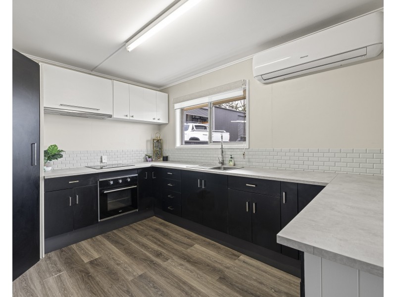 15 Stradbroke Street, Rockville QLD 4350