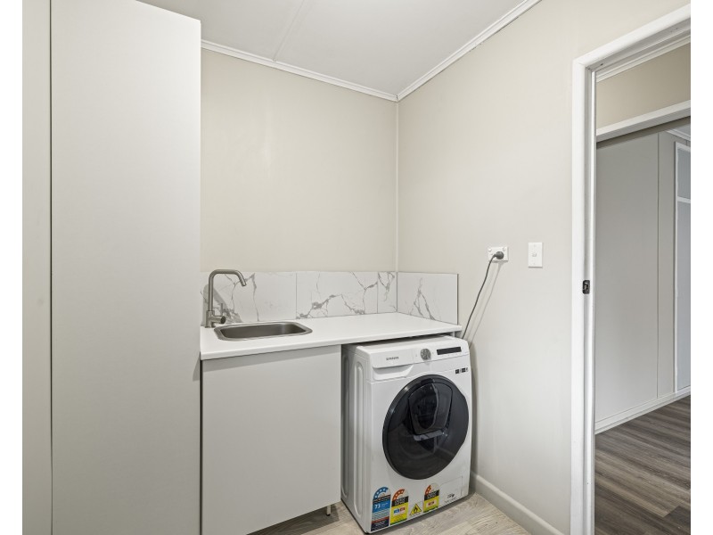 15 Stradbroke Street, Rockville QLD 4350