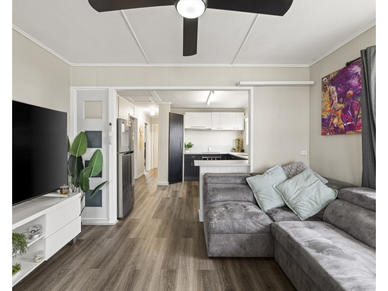 15 Stradbroke Street, Rockville QLD 4350