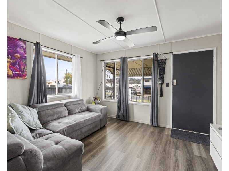 15 Stradbroke Street, Rockville QLD 4350