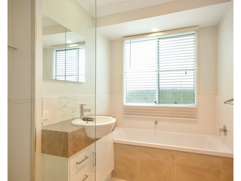 3 Peony Lane, Glenvale QLD 4350