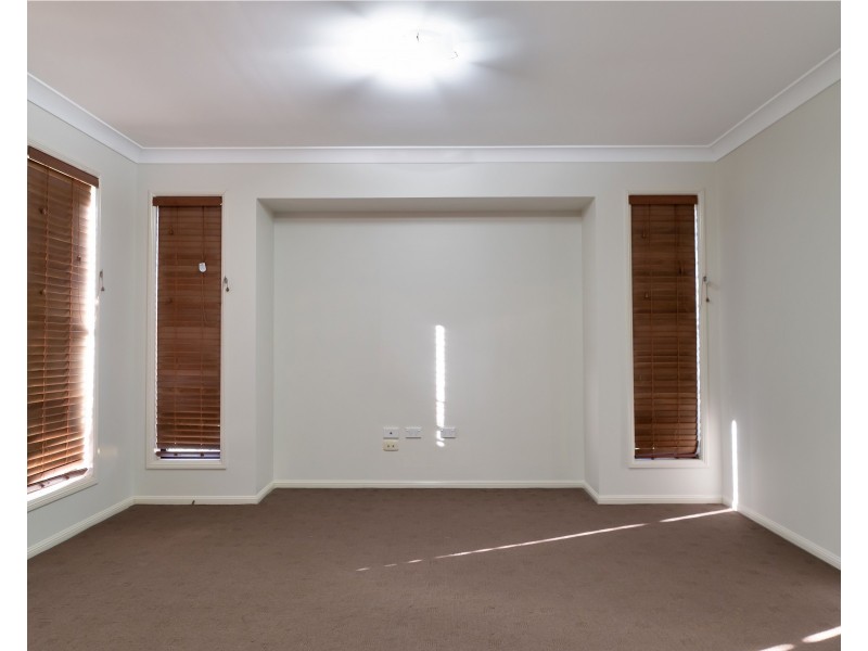 8 Clara Street, Highfields QLD 4352