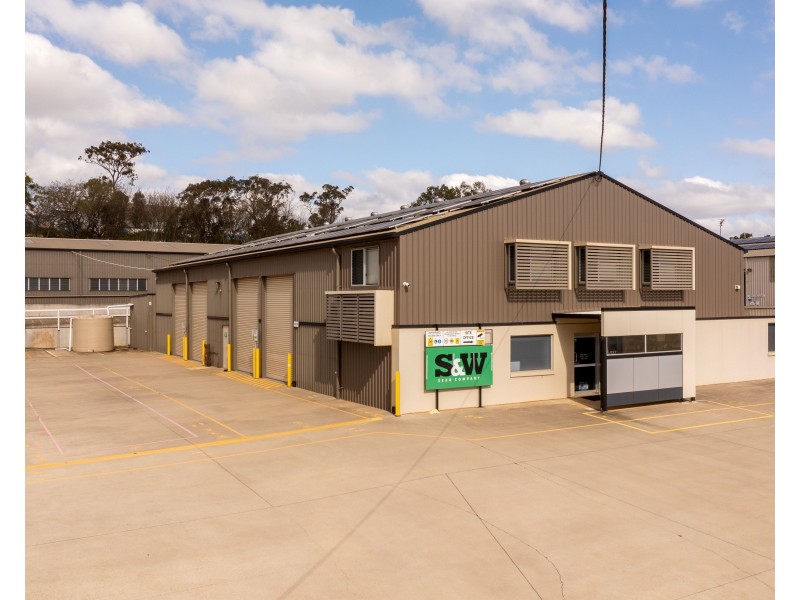 318-320 Anzac Avenue, Harristown QLD 4350