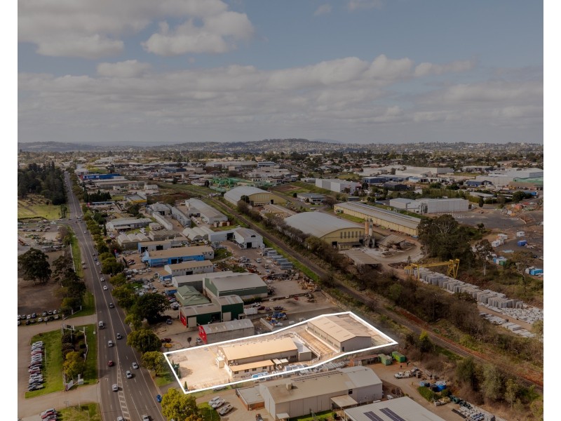 318-320 Anzac Avenue, Harristown QLD 4350