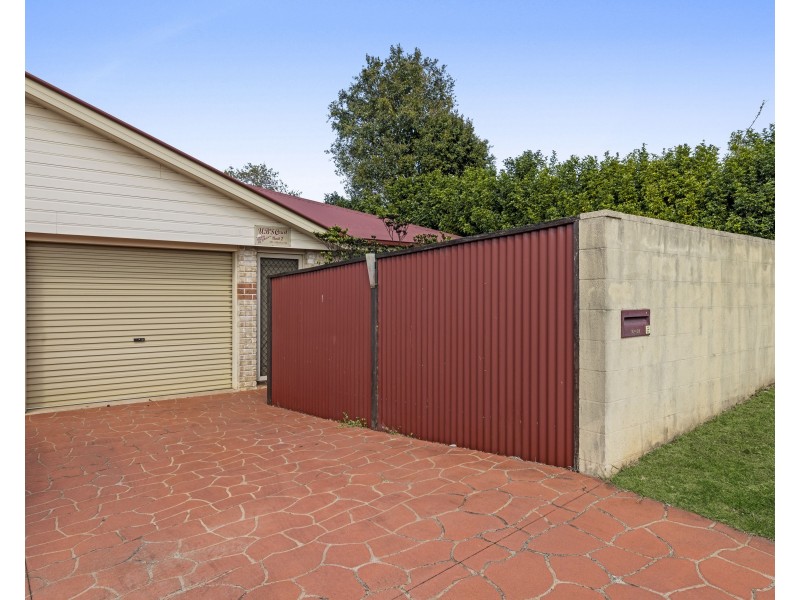 2/402 Alderley Street, Kearneys Spring QLD 4350