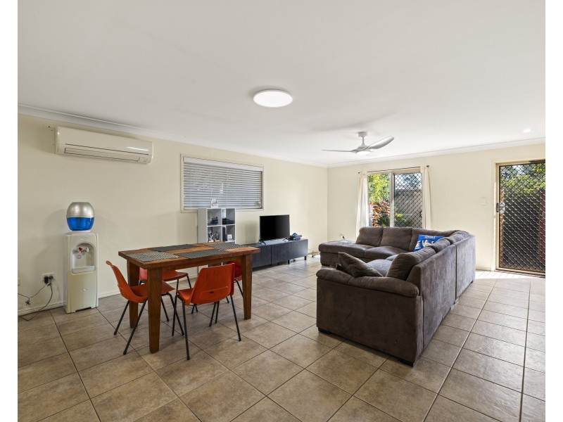 2/402 Alderley Street, Kearneys Spring QLD 4350