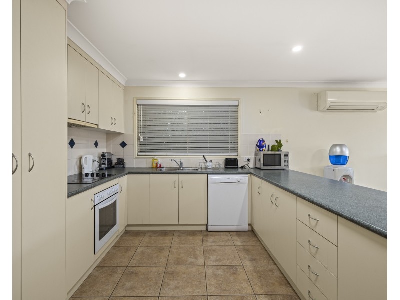2/402 Alderley Street, Kearneys Spring QLD 4350
