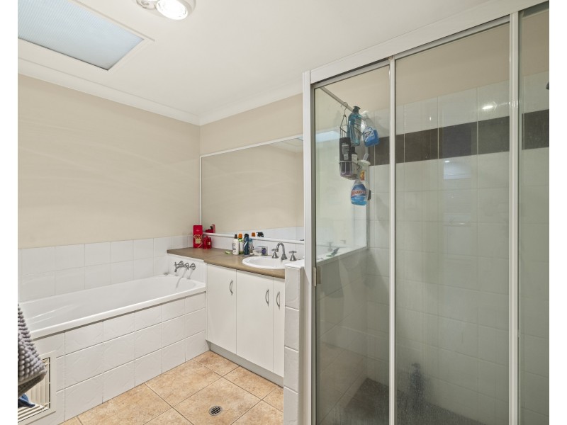 2/402 Alderley Street, Kearneys Spring QLD 4350