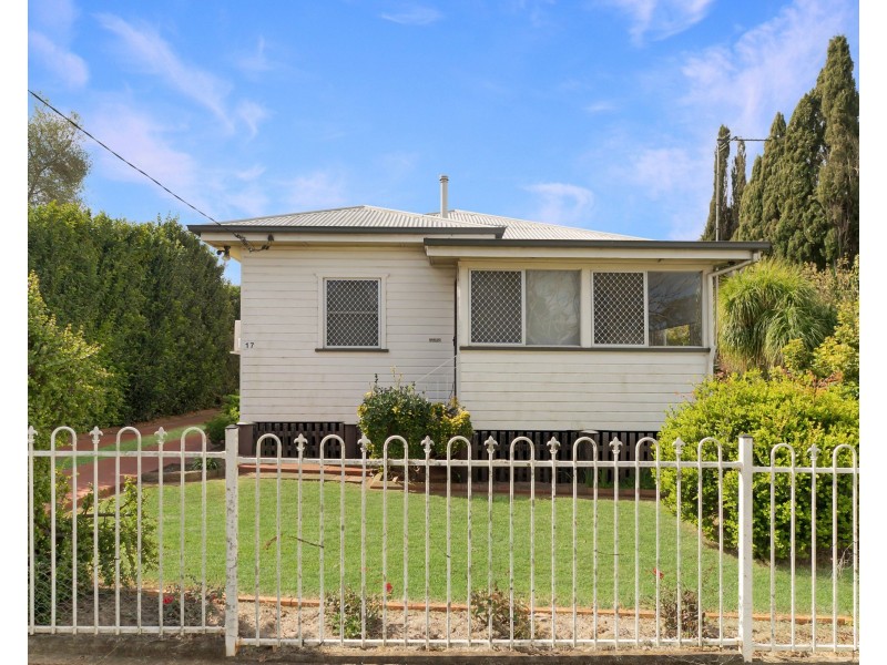 17 Tomkys Street, Rockville QLD 4350