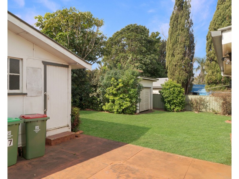 17 Tomkys Street, Rockville QLD 4350