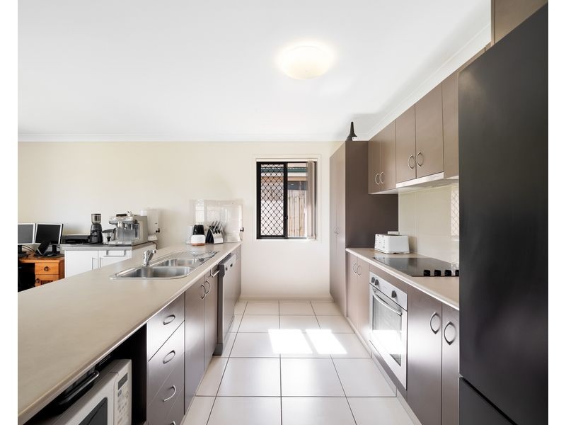 4 Weetwood Street, Newtown QLD 4350