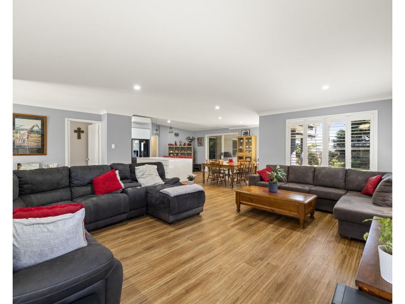 373 Mackenzie Street, Middle Ridge QLD 4350